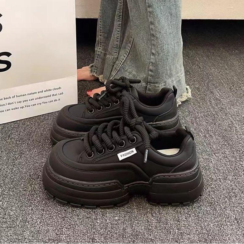 

Популярные новые супер-огненные кроссовки на платформе, белые туфли, женские, увеличивающие рост, универсальные кеды на доске, весна и осень 2025 40 чёрный