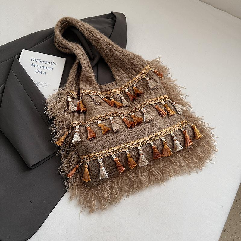 Large Capacity Fashion Ethnic Style Fringed Leisure Bag 2025 Autumn New Single Shoulder High Value Fashionable Simple Tote Bag