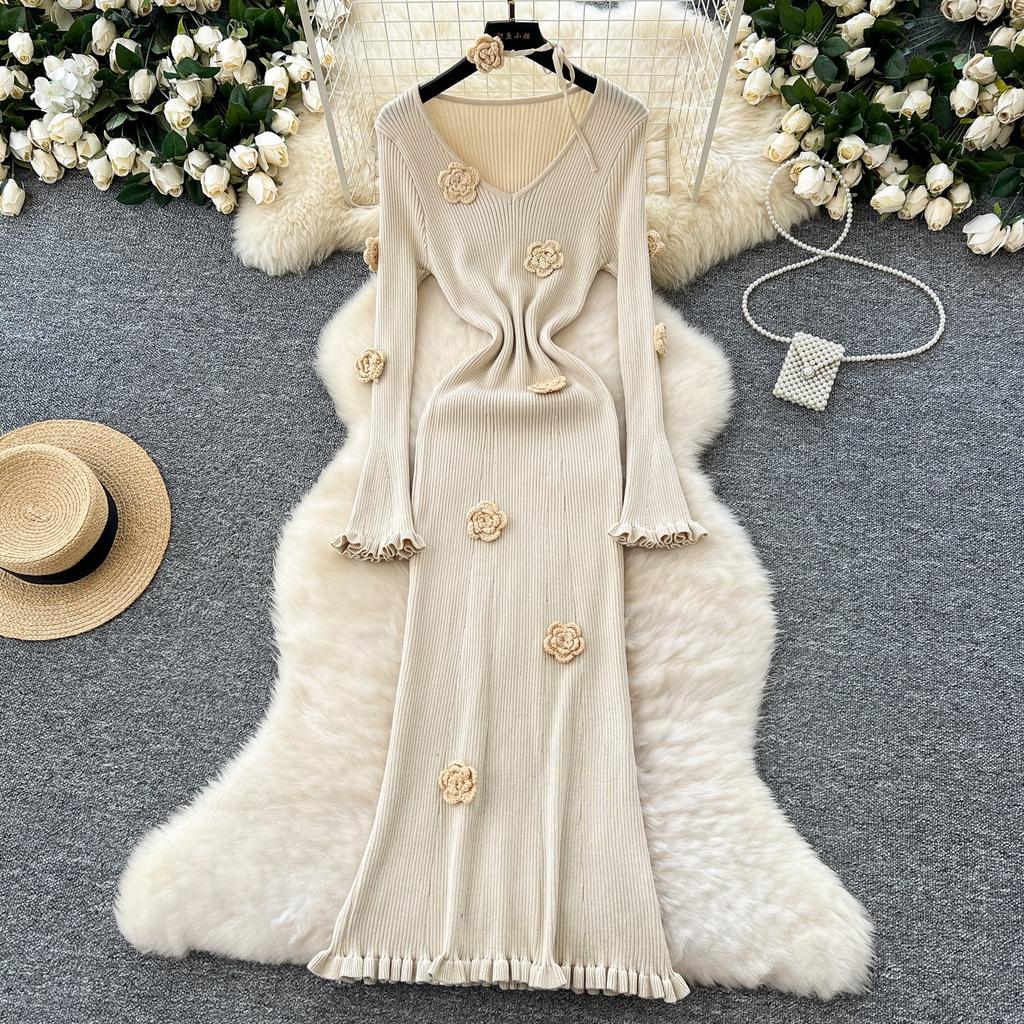 Atmosphere Temperament Three-dimensional Flower V-neck Long-sleeved Dress Female Slim and Thin Inner Sweater Skirt Autumn and Winter New Models