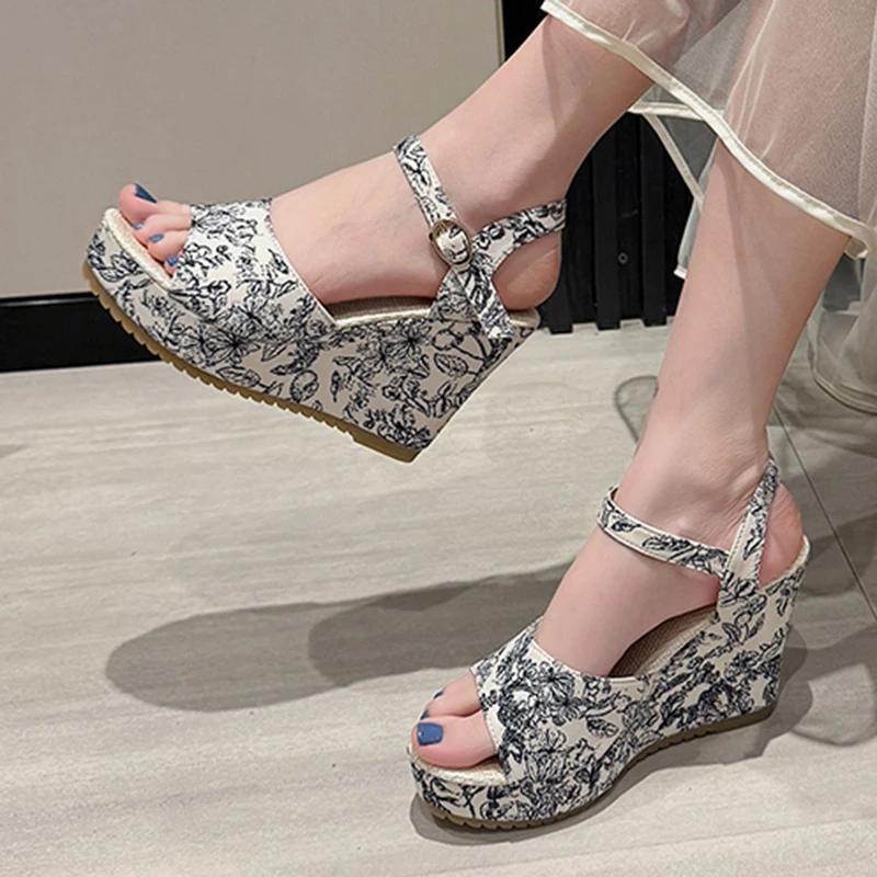 Fashion Vintage Print Wedge Heel Sandals for Women Casual Back Strap Thick Bottom Sandals Woman Summer Anti Slip Open Toe Sandal Female