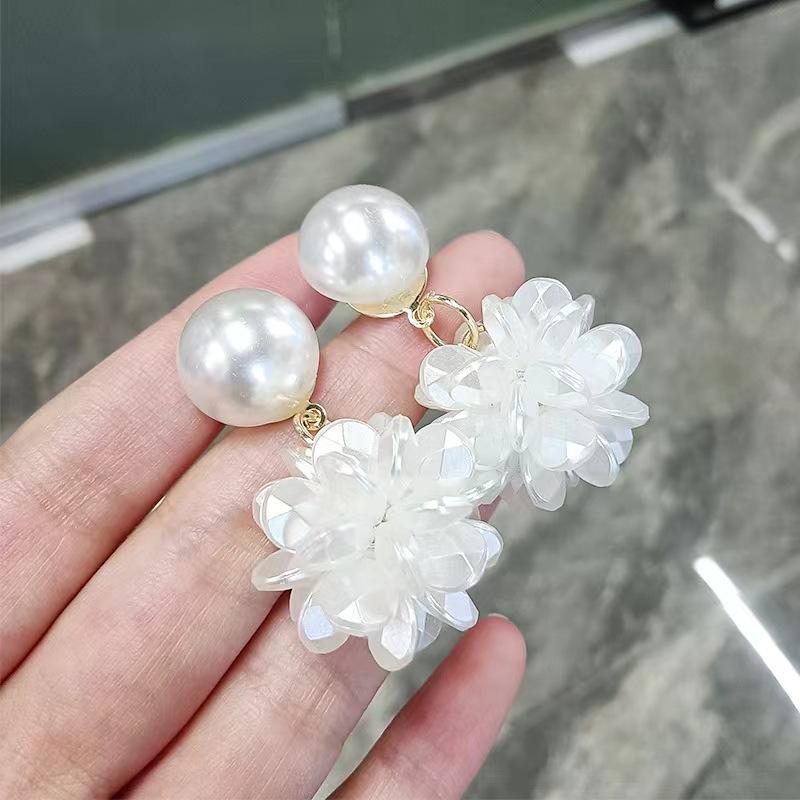 Silver needle white flower pearl stud earrings design sense exquisite super fairy petal earrings