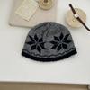Retro niche Nordic wool hat, warm autumn and winter atmosphere, snowflake knitted cold hat, pullover hat