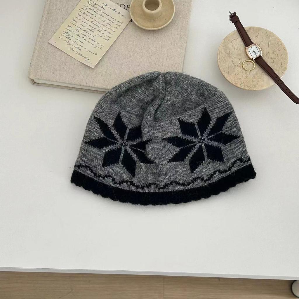 Retro Niche Nordic Wool Hat, Warm Autumn and Winter Atmosphere, Snowflake Knitted Cold Hat, Pullover Hat