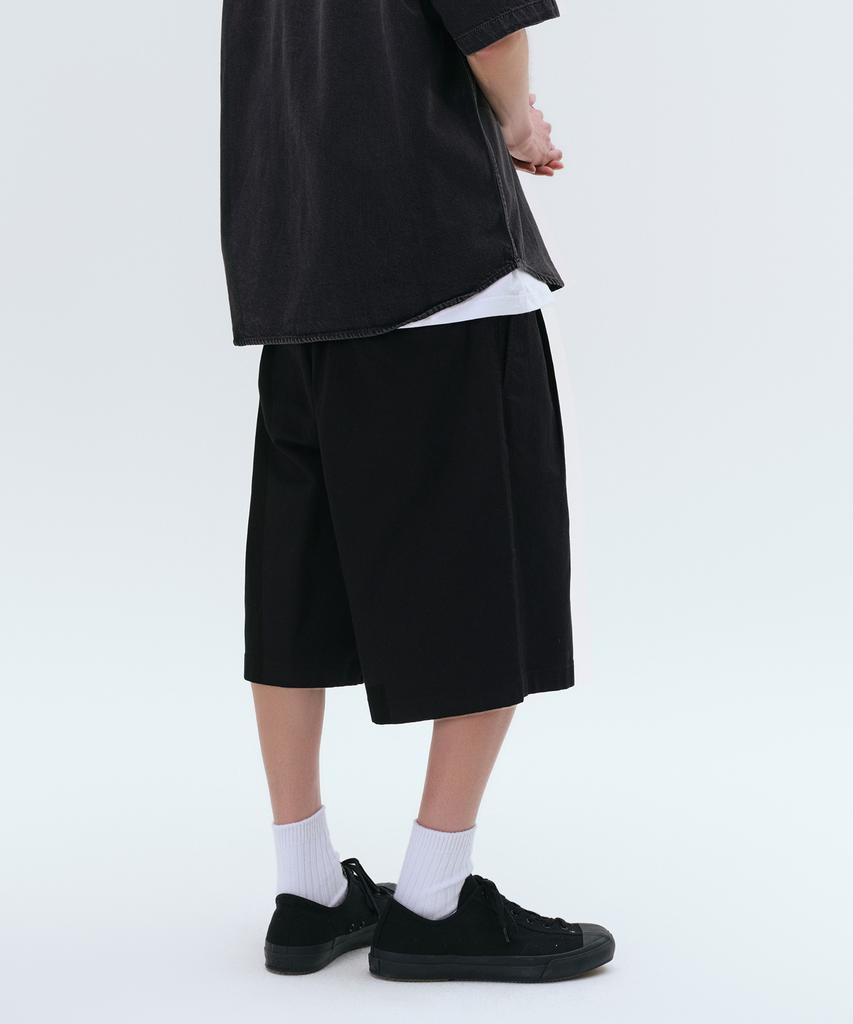 MUSINSA STANDARD Two-Tuck Wide Chino Shorts [Black]