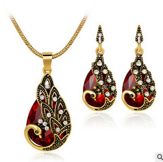 European & American Crystal Jewelry Set: Water Drop Pendant Necklace and Stud Earrings - Three-Piece Set