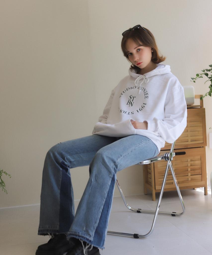 [Fleece Lined Selection] Circle Round Typo Graphic Logo Graphic Over Hoodie White