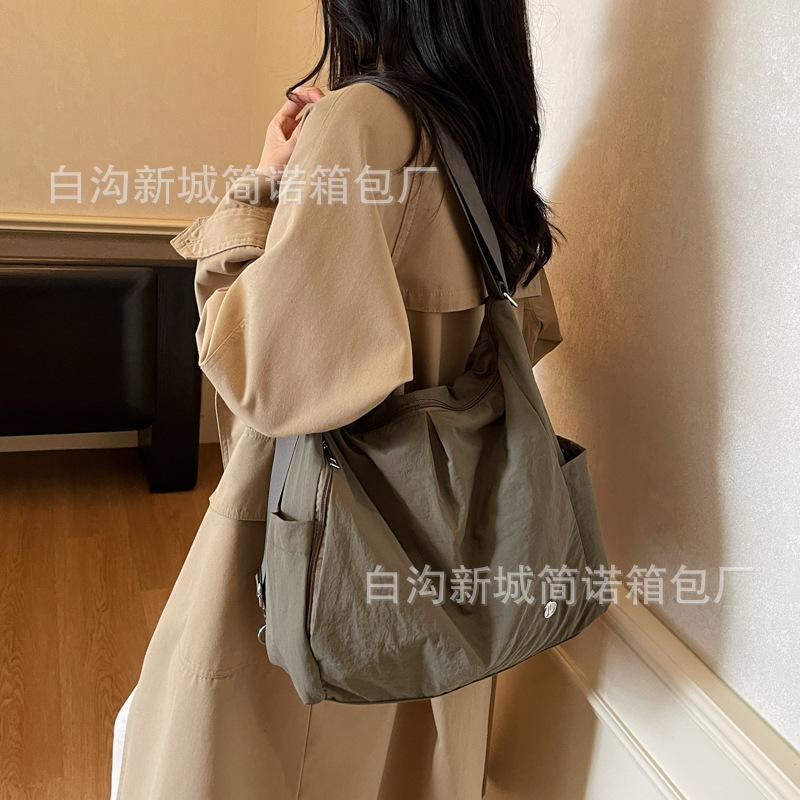 2025 New Simple Messenger Bag Daily Commute Solid Color Large Capacity Underarm Shoulder Bag Fashion Messenger Tote Bag