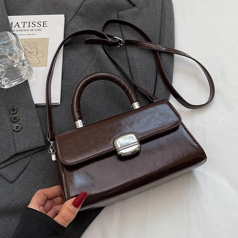 

Горячая Распродажа Новые Продукты Мода Простой Стиль Универсальная Портативная Маленькая Квадратная Сумка Женская Повседневная Нишевая Премиальная Сумка Мессенджер