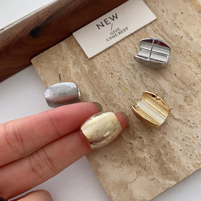 Puce Ovale Brossée, Design Coquille d'Œuf Métallique, Mode, Vent Froid Exagéré