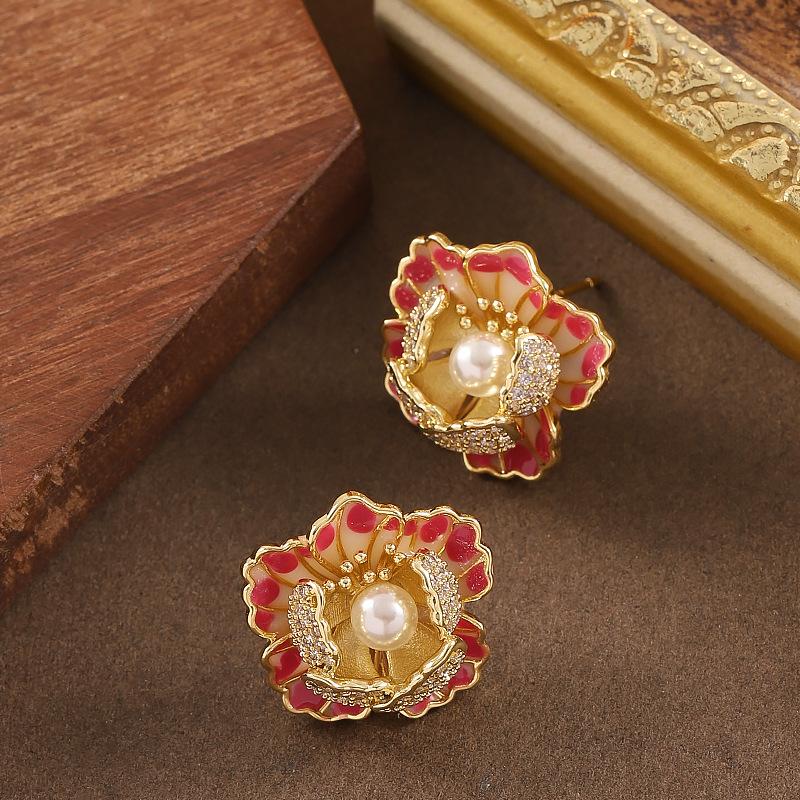 

Japan and Korea sweet little fragrant wind oil dripping pearl three-dimensional flower stud earrings exquisite and elegant court style earrings