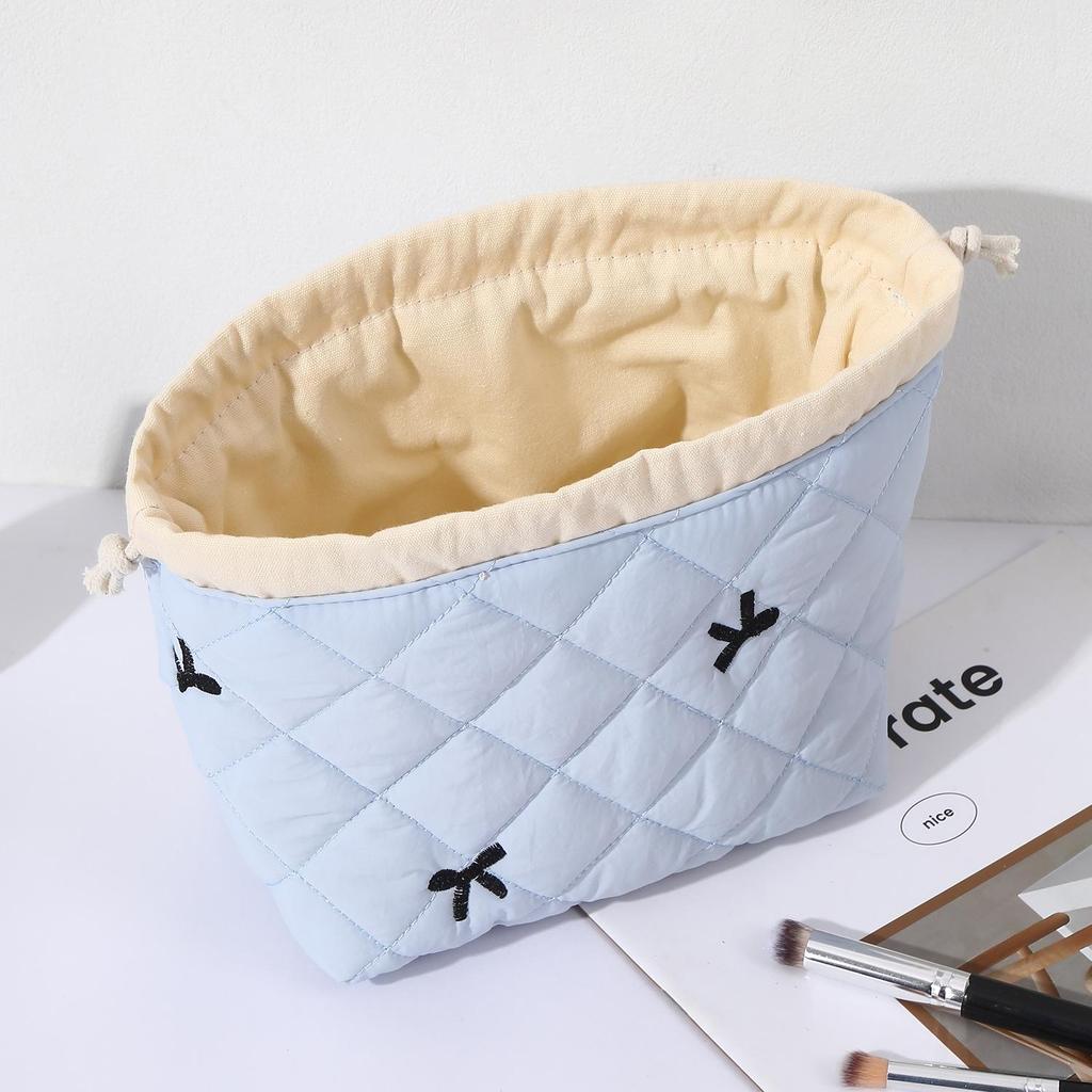 Luxury Large-Capacity Quilted Makeup Bag – Portable Travel Drawstring Cosmetic Organizer