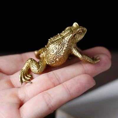Brass Toad Figurine Brass Lucky Animal Frog Figure Model Statue Sculpture Toy Desktop Feng Shui Decoration Ornament Festival Gift KTY
