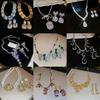 Retro Strass Bloemen Sieradenset: Elegante Oorknopjes & Luxe Sleutelbeenketting