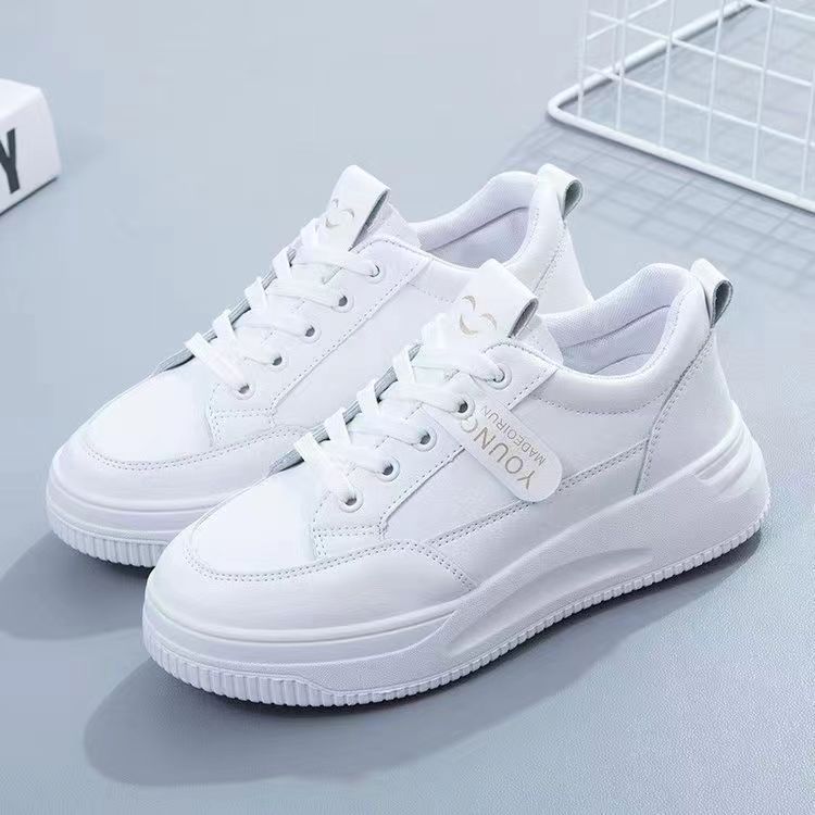 Kleine weiße Schuhe Damen Frühjahr 2024 Neu Atmungsaktiv Vielseitig Explosiv Student Flache Sohle Dicke Sohle Höhenerhöhend Lässige Sneaker