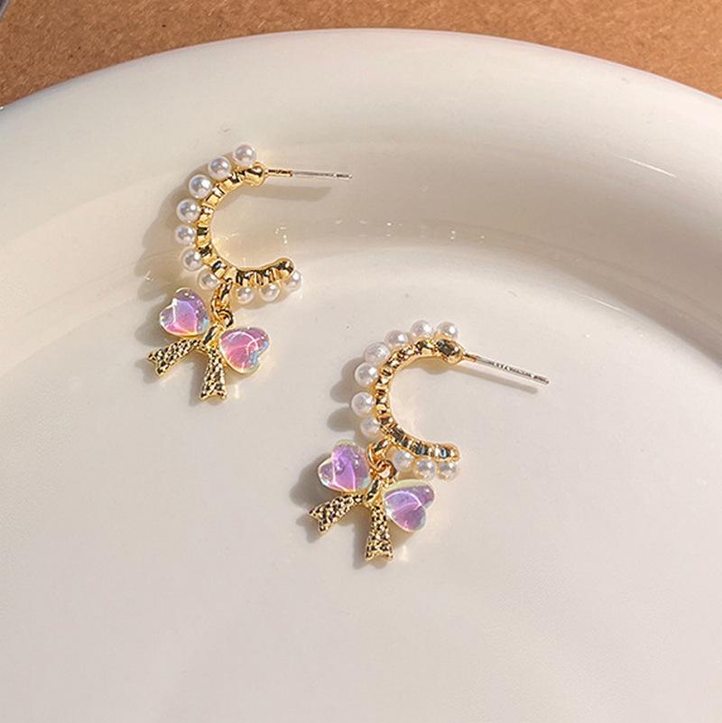 Koreanische rosafarbene Harzblumen-Herz-Ohrstecker - Elegant & Modisch