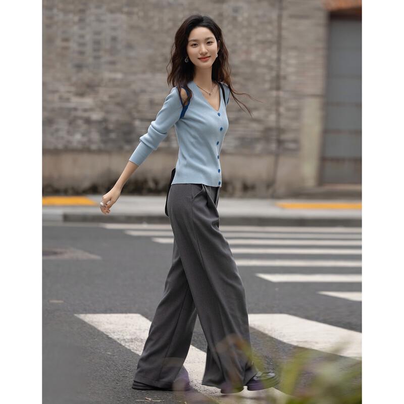 Demana Lightweight Hollow Out V-Neck Knit Top