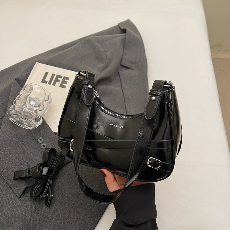 

High-End Super Popular Niche Bag Women 2025 New Versitile Fashion Messenger Bag Summer Popular Shoulder Underarm Bag Black without pendant