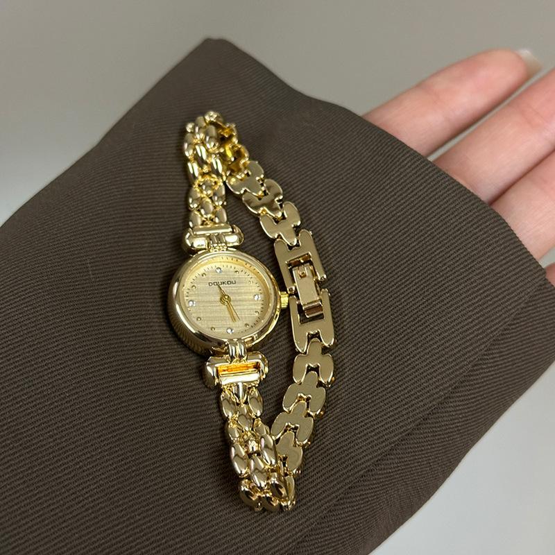 Retro Exquisite And Compact Bracelet Watch, Simple Niche High-End Student Female Watch