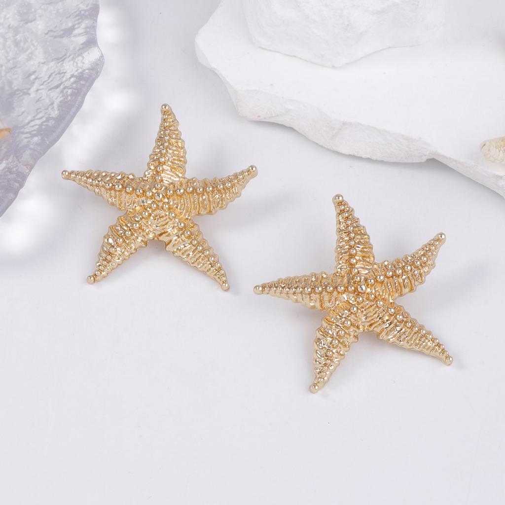 Light Luxury, Exquisite and Unique Design, Textured Alloy Starfish Ear Studs, Summer Marine Leisure and Vacation Style Girl