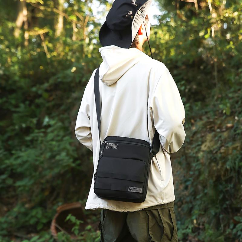 Fashion Casual Men's Small Bag High Quality Nylon Men's Purse Small Shoulder Bag Vintage Design Stylish Men's Bag Messenger Bag