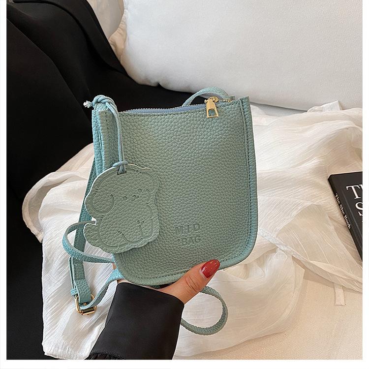 Korean version of simple vegetable basket bag women's 2025 spring and summer new fashionable versatile high-end sense portable shoulder messenger bag