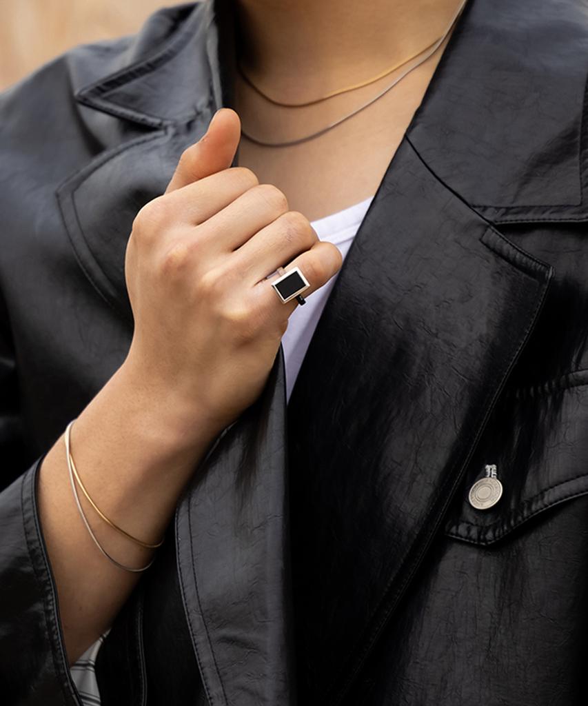 Begins Roca Rectangular Onyx Ring