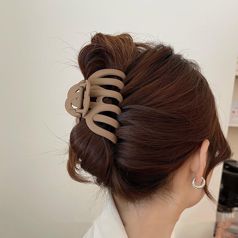 Korean Neutral Coffee Large Claw Clips for Thick Hair Accessories Women Headdress Plastic Catch Crab Hairpins Gifts