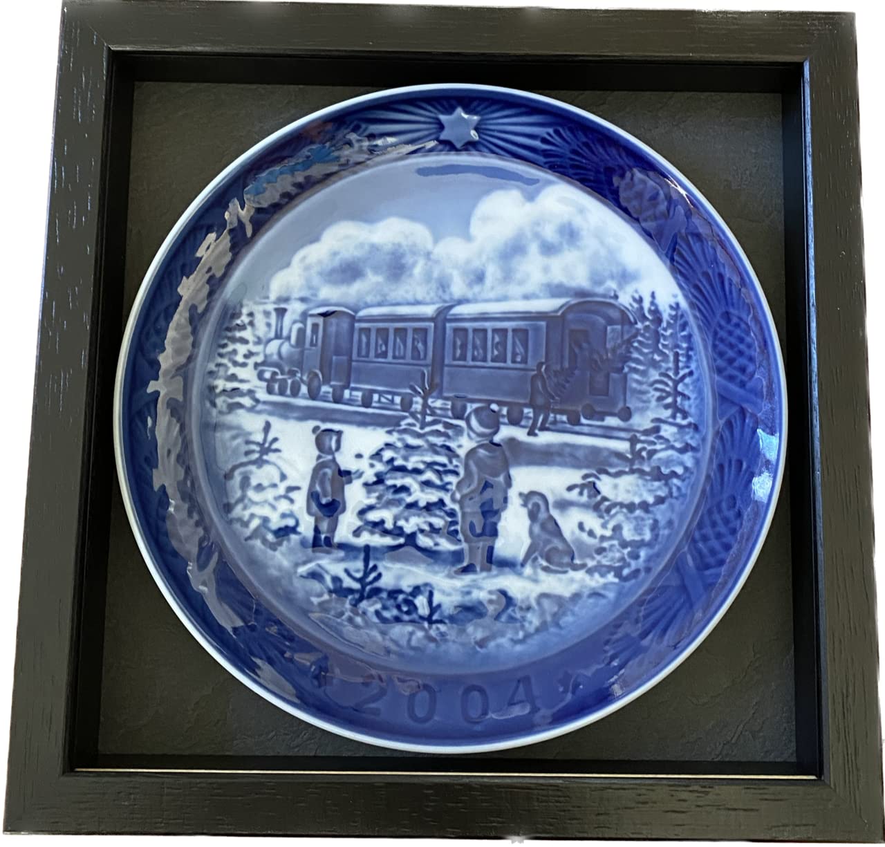 

Royal Copenhagen Annual Plate Frame, Black (Wallpaper/Dark Gray), Frame Only, UV-Resistant Acrylic Panel, B-DG