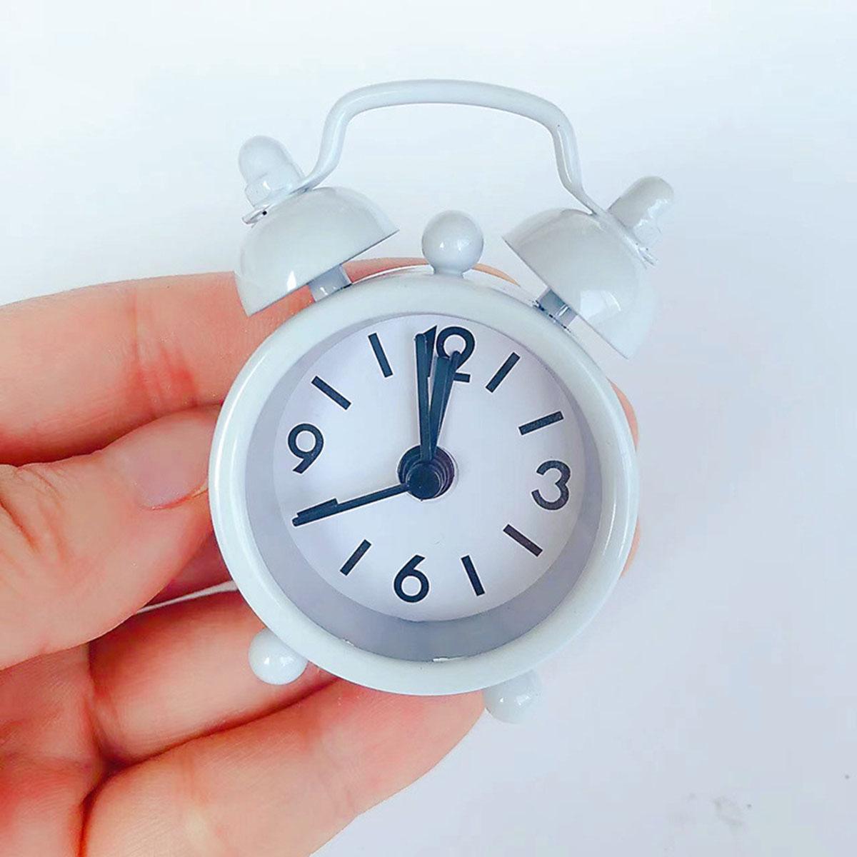 

Креативный Милый Мини Металлический Маленький Будильник Электронный Маленький Будильник Многоцветный Электронный Маленький Будильник Настольные Утренние Часы белый