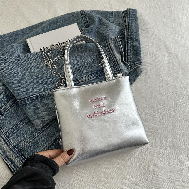 

Модная текстурная сумка большой вместимости 2025 весна новая универсальная ins сумка через плечо подмышку сумка-тоут серебряный