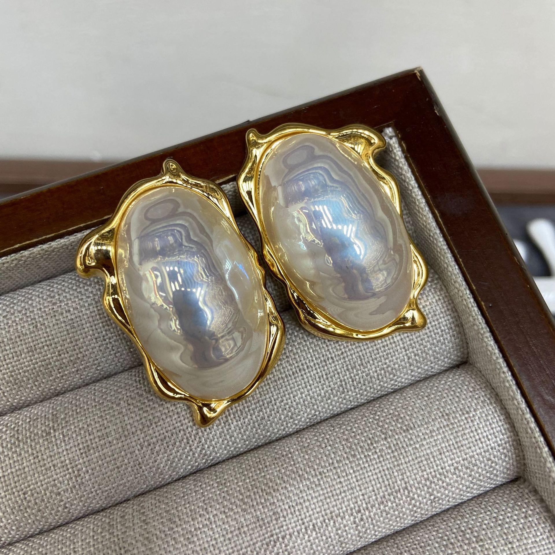 

Tu Home Mermaid Ji Retro Fantasy Imitation Mapei Stud Earrings Elegant Temperament Advanced Sense Repair Face Earrings