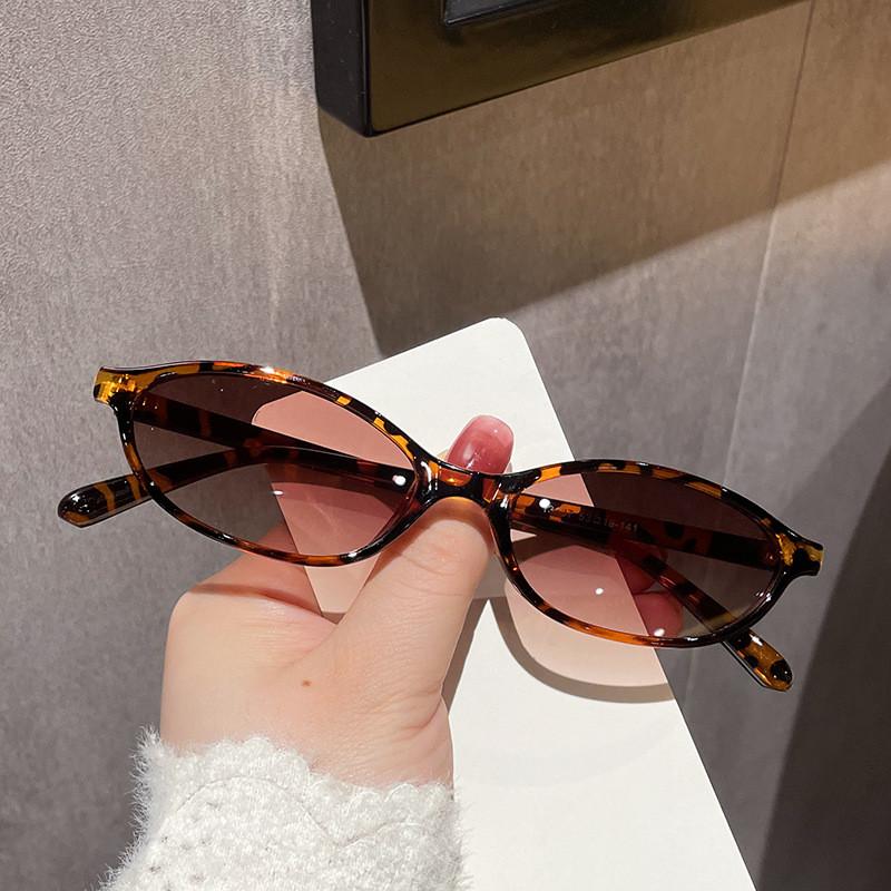 Stylish Black Frame Sunwear With Tinted Lenses For Casual Daywear And Events