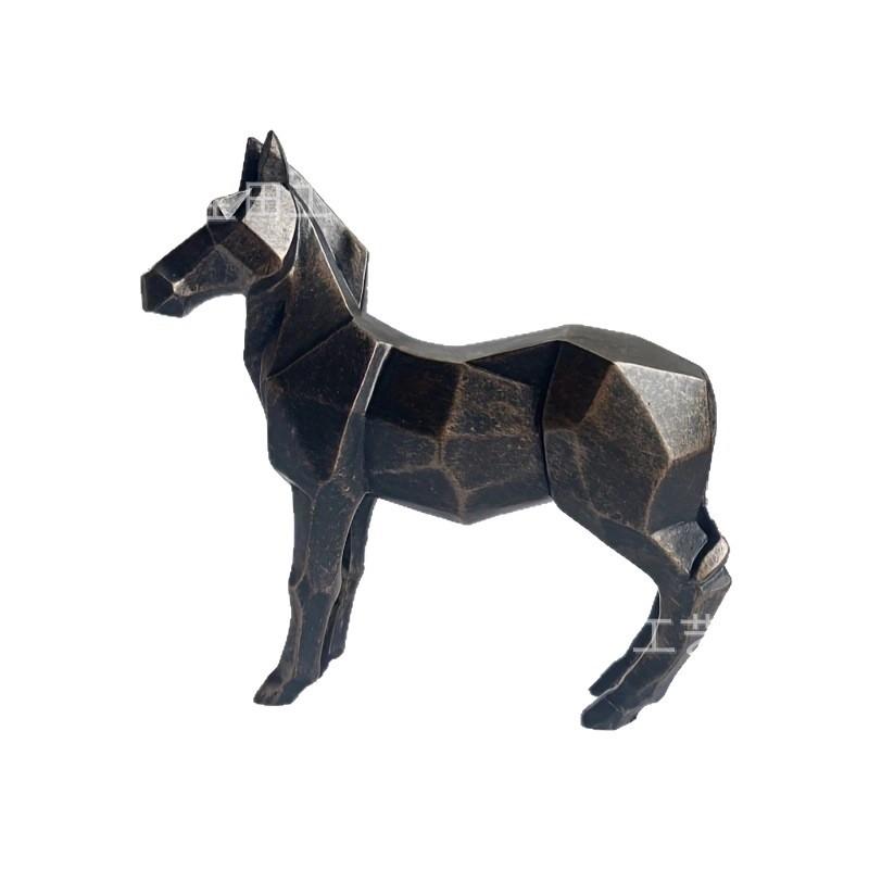 Resin statue ornament A faceted style steed home office desktop resin decoration