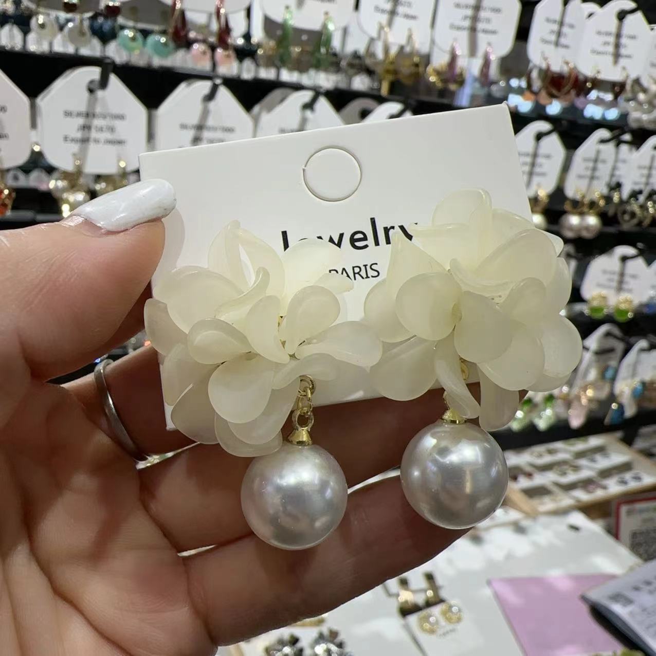 

Винтажные белые серьги-подвески с цветком из ракушки в форме сердца для женщин, новый модный дизайн, темпераментные серьги, свадебные украшения, подарок белый