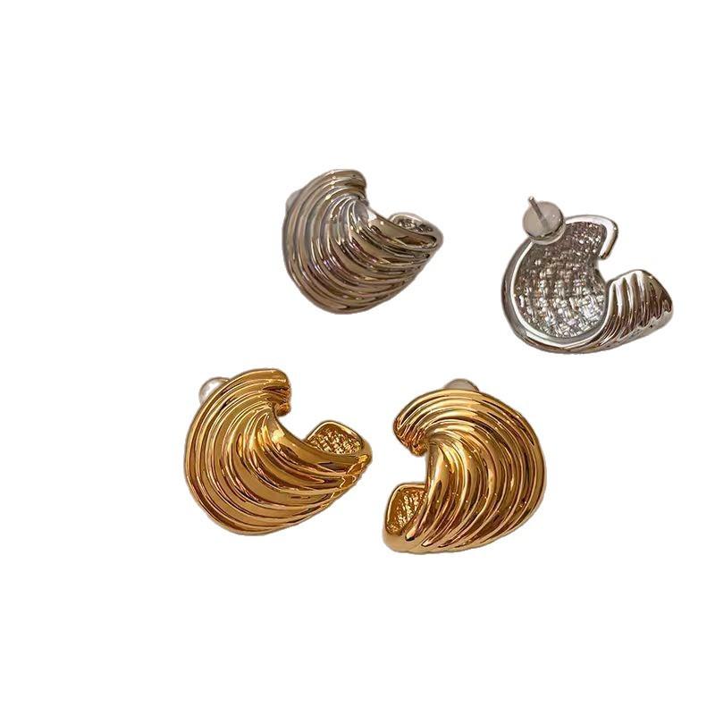 Metal Silver Conch Earrings Women'S High-End Light Luxury Niche Design High-End Sense Square And Round Face Small Earrings