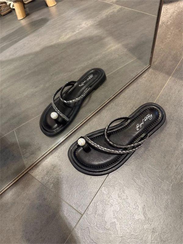 Slippers Women's Outer Wear 2025 New Summer Flat Thick Heel Cover Toe Beach Sandals French Pinch Cold Slippers