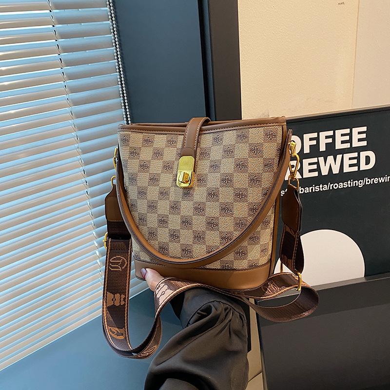 

Женская сумка-ведро кроссбоди в клетку - Универсальная летняя сумка на плечо коричневый