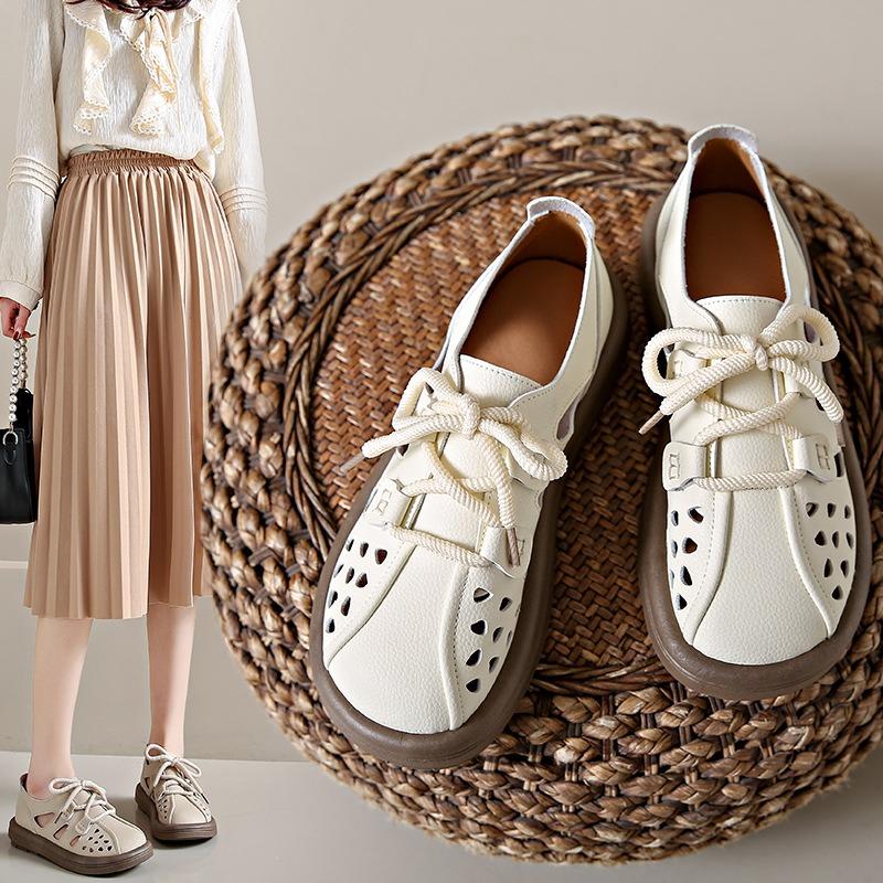 Spring and Summer New Retro Hollow Sandals Female Korean Version of The Big Yards of Casual Students Strap