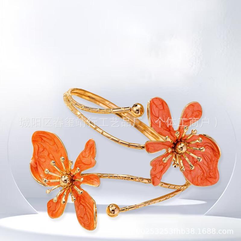 Eleganter und schlichter Stil, frisches und süßes Design, goldener Blumen-Armreif, Premium für Feiertagsbankett