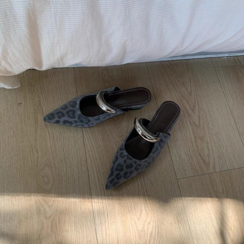 Fashion New Summer 2025 Footwear Women Metal Buckle Pointed Toe Sandals Female Leopard Comfy Slides Fashion Wedge Mules Slippers Ladies