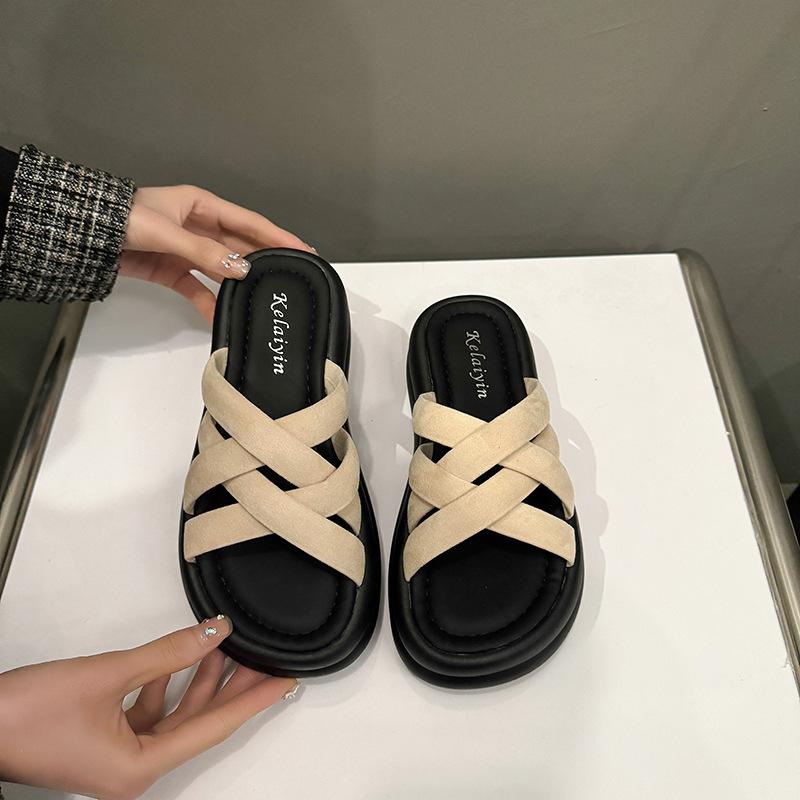 With skirts, cool slippers, women's outer wear is beautiful 2025 new summer versatile thick bottom fashion summer go out high sense