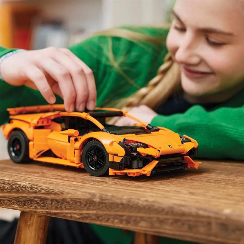 LEGO Technology Mechanical Orange Lamborghini Huracán Tecnica 806pcs 42196