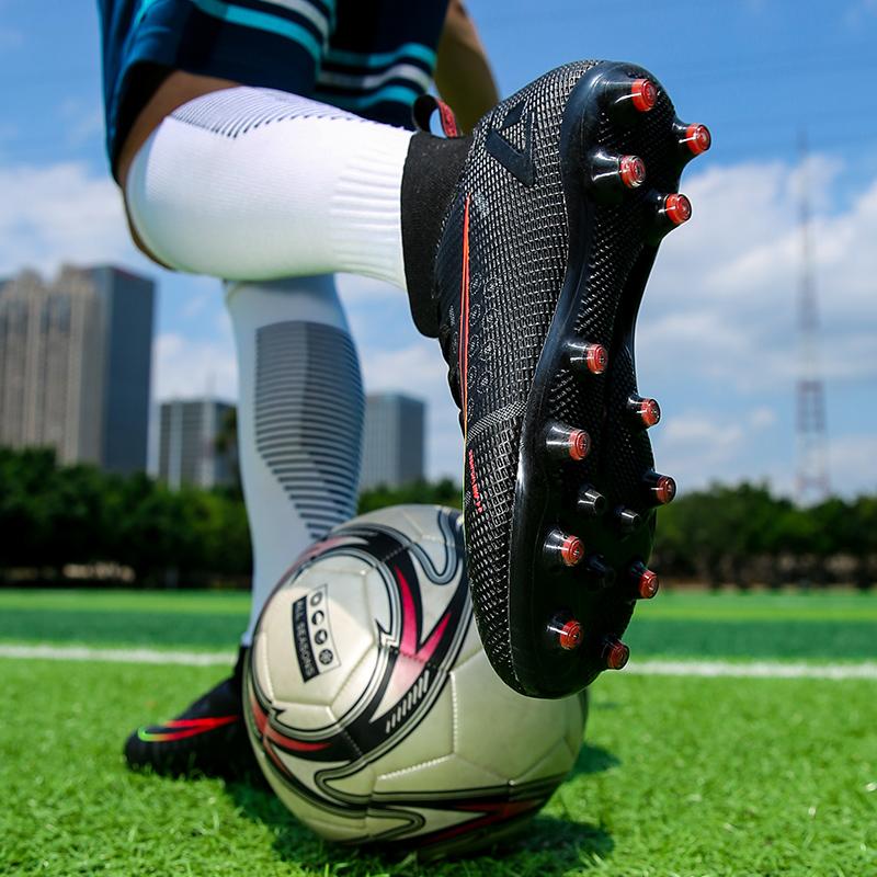 Zapatos de fútbol nuevos únicos para hombres con suela roja para niños al  aire libre Zapatillas de deporte de picos largos Tamaño 34-45 Tacos  transpirables de tobillo alto comprar a buen precio —