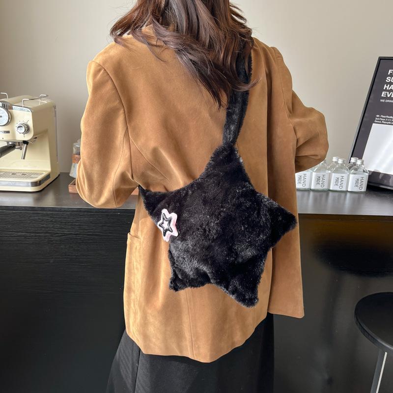 

Сумка Mao Mao женская 2025 осень и зима новый тренд мода плюшевая пятизвездочная сумка нишевая персонализированная сумка через плечо 28*1*25 чёрный