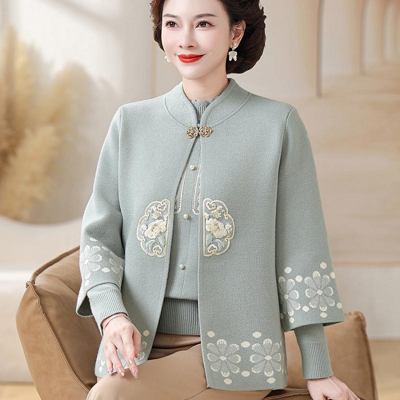 Höst/Vinter 2025 Stickad Kostym i Kinesisk Stil för Medelålders Kvinnor: Trendig Nationaltröja med Knappar