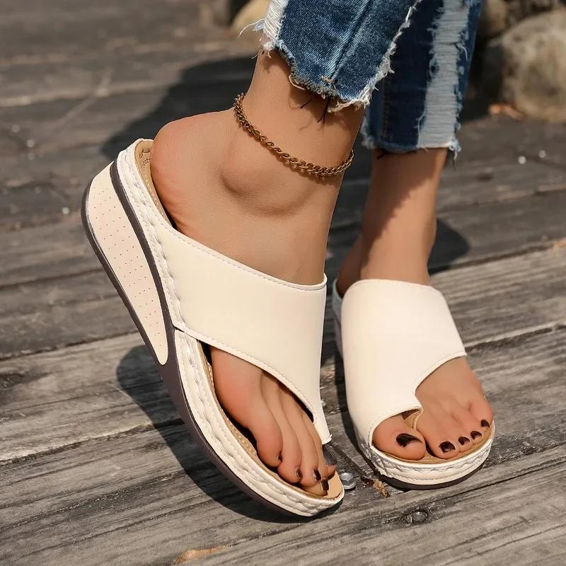 Fashion Summer Women Concise Round Toe Platform Outdoor Slippers 2025 Light Open Toe Fashion Shoes for Women Classic Women's Slippers