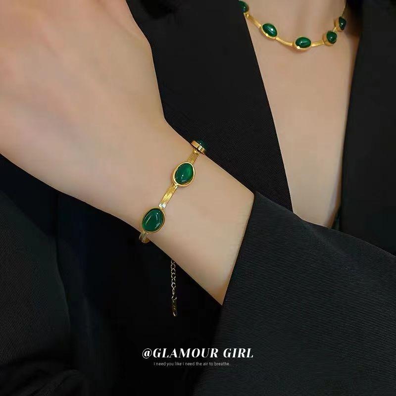 

Titanium steel emerald geometric necklace Korean ins cold wind collarbone chain neck chain fashion temperament blade chain necklace jewelry Bracelet