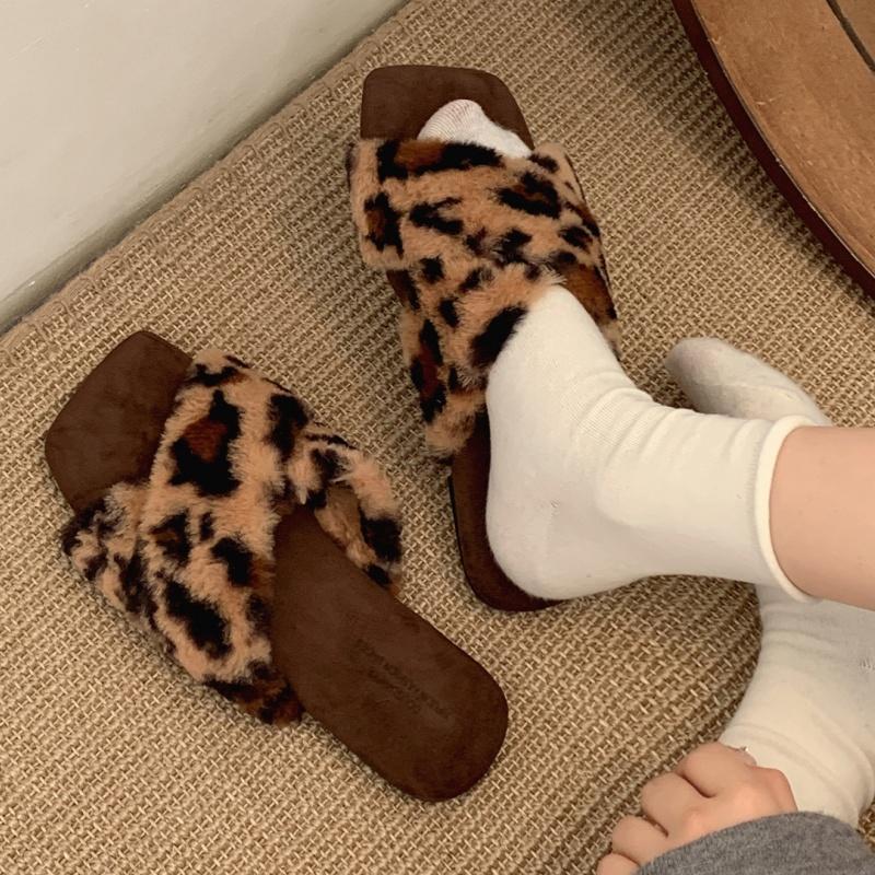 Fashion Fashion Cotton Cozy Fur Dress Women Flat Slippers 2025 Winter Casual Designer New Slippers Outside Comfortable Women's Slippers