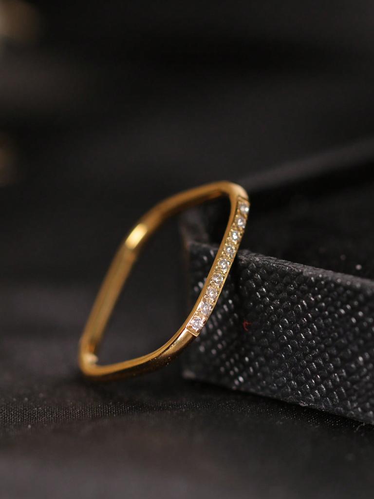 1 Piece of Stainless Steel Gold Square Ring with Tiny Rhinestones, Ultra-Thin Finger Ring, Light Luxury, Versatile and Fashionable