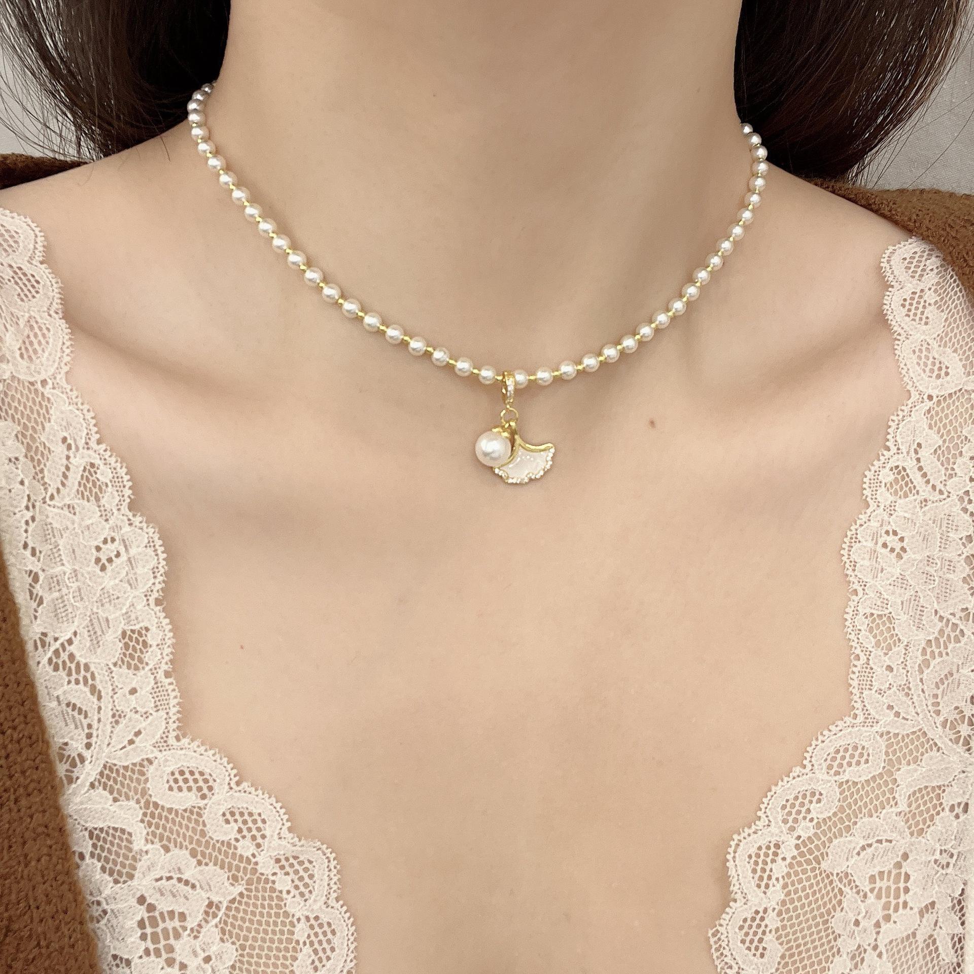 

Ожерелье с подвеской из жемчуга Good Things: Женская осенне-зимняя роскошная цепочка на ключицу Shell Zircon Ginkgo Leaf Necklace